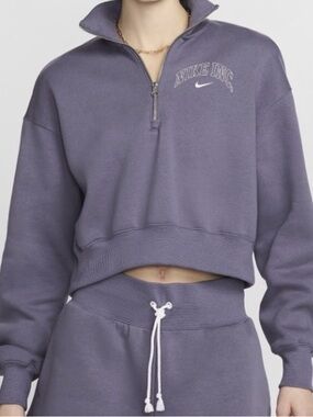 Nike Small Cropped Quarter-Zip Turtleneck Sweater in Lavender Gray